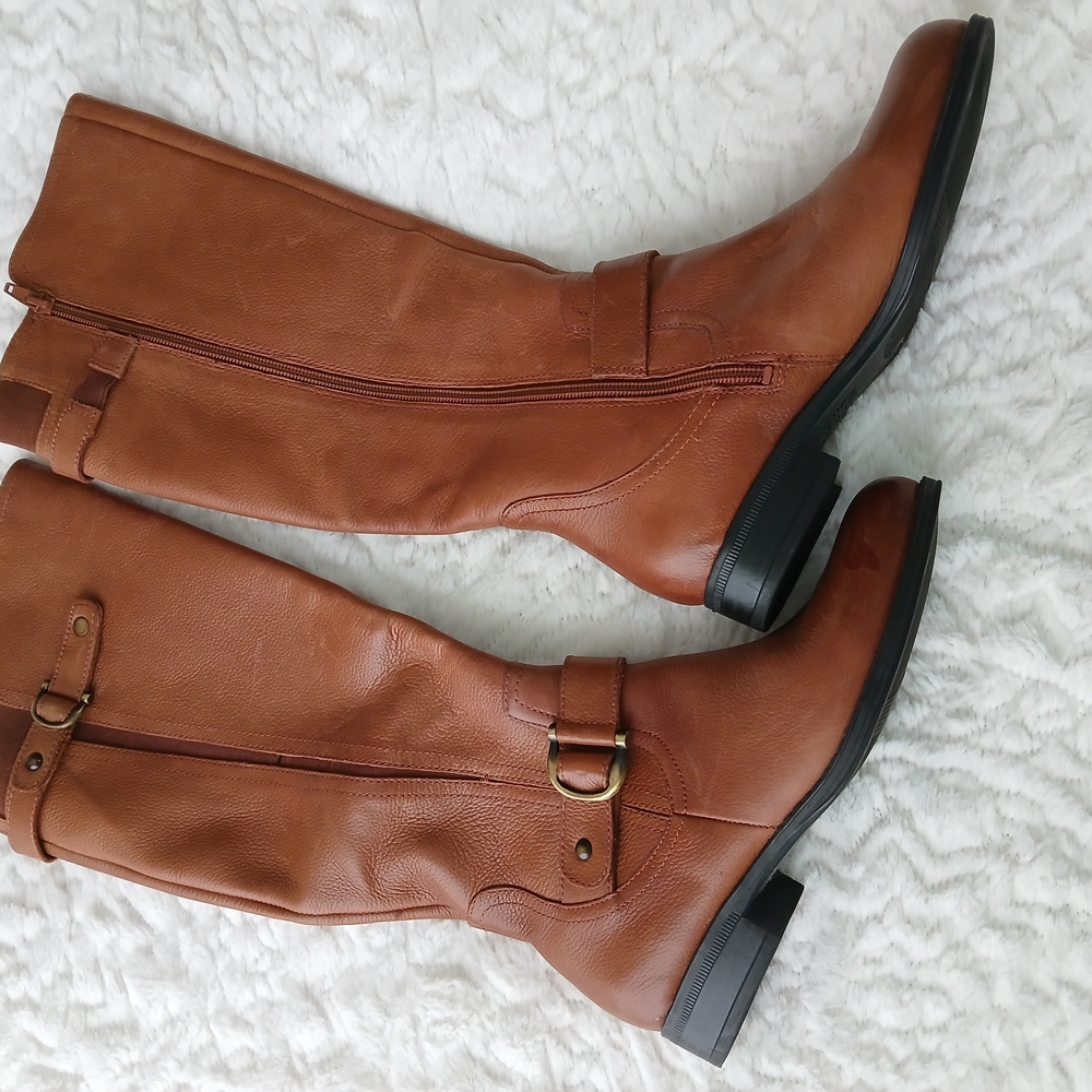 Brown Heeled Boots with Decorative Buckles